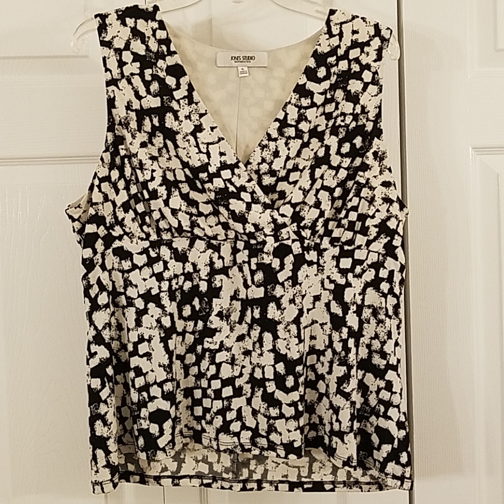 Sleeveless Shell Top
